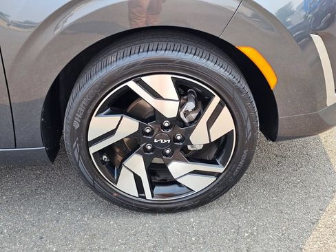 Certified 2024 Kia Soul GT-Line FWD image 31