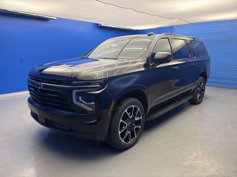 New 2026 Chevrolet Suburban RST w/ Comfort Package AWD/4WD image 4
