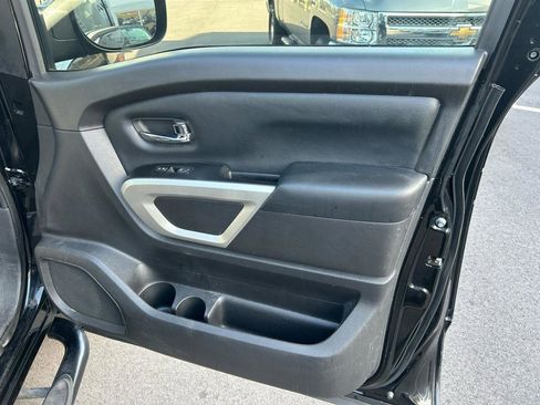 Used 2018 Nissan Titan SV w/ SV Convenience Package RWD image 28