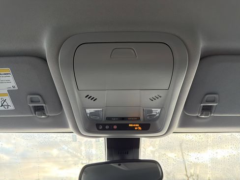 Used 2022 GMC Terrain SLE w/ Driver Convenience Package image 18