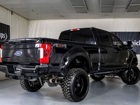 Used 2019 Ford F250 Lariat w/ Lariat Ultimate Package AWD/4WD image 8