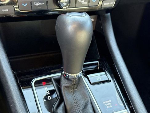 Used 2024 Jeep Compass Limited image 14