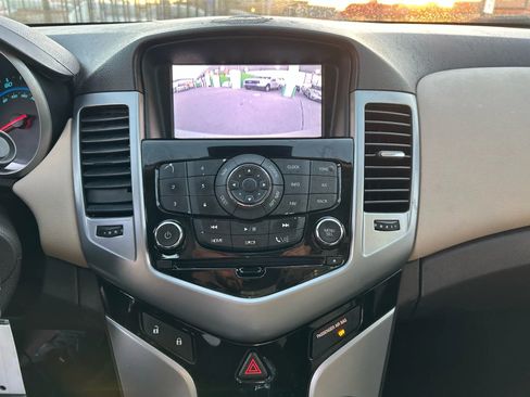 Used 2013 Chevrolet Cruze LT image 21