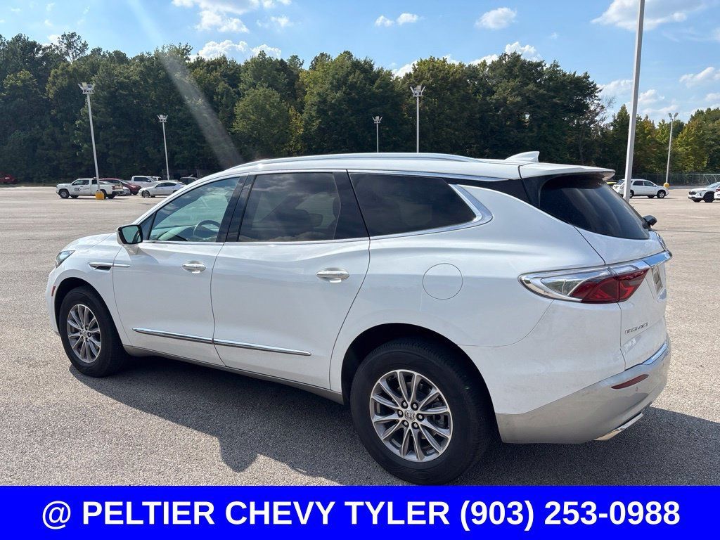 Used 2024 Buick Enclave Essence w/ Technology Package FWD image 5