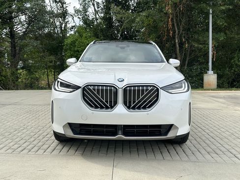 Used 2025 BMW X3 xDrive30i w/ Premium Package AWD/4WD image 3