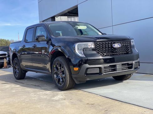 New 2026 Ford Maverick Lariat w/ Black Appearance Package image 2