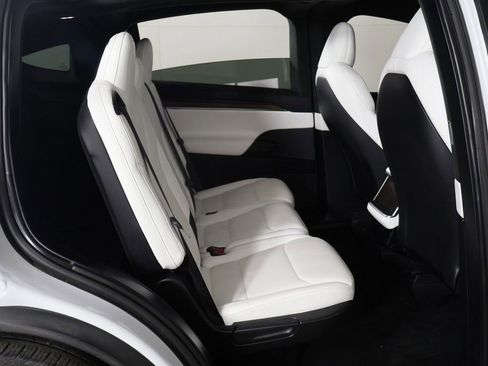 Used 2022 Tesla Model X AWD/4WD image 32