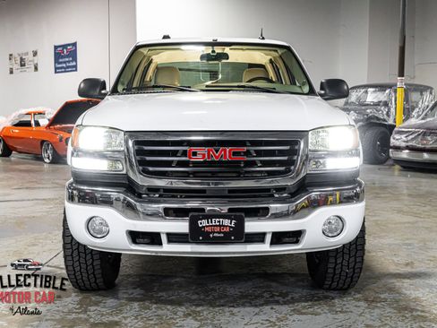 Used 2005 GMC Sierra 2500 SLT w/ Heavy-Duty Power Package AWD/4WD image 10