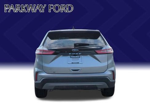 Used 2021 Ford Edge SEL w/ Convenience Package FWD image 4