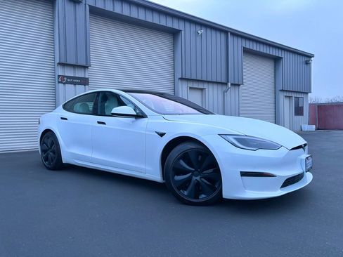Used 2022 Tesla Model S Standard Range image 2