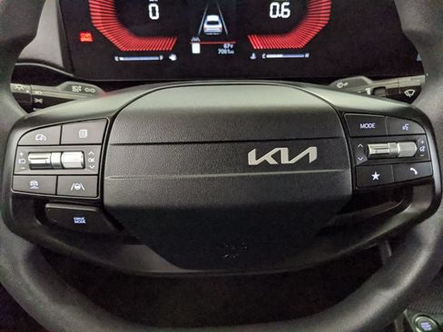 Used 2025 Kia K4 FWD image 11