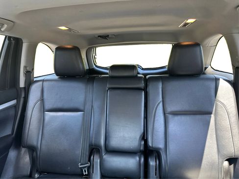 Used 2018 Toyota Highlander XLE AWD/4WD image 11