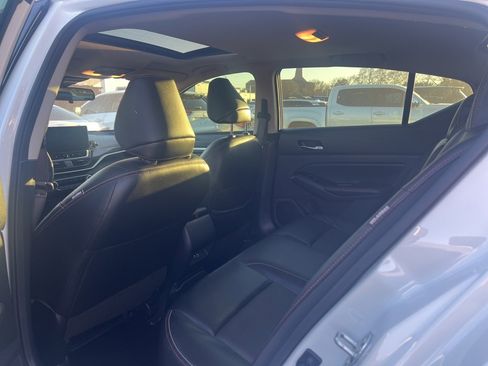 Used 2024 Nissan Altima 2.5 SR w/ SR Premium Package image 12