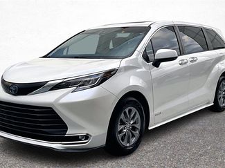 Certified 2021 Toyota Sienna XLE video 4