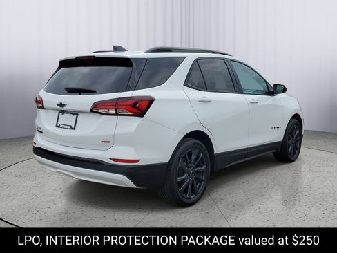 Certified 2024 Chevrolet Equinox RS FWD image 3