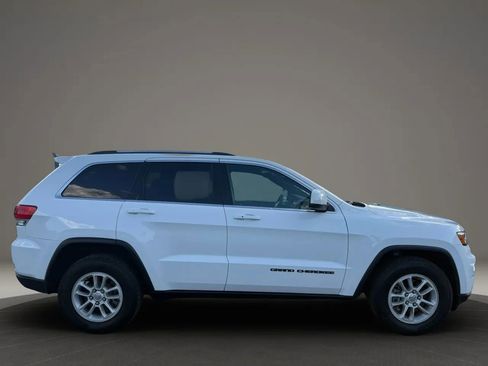 Used 2019 Jeep Grand Cherokee Laredo RWD image 6