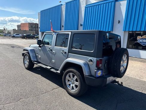 Used 2014 Jeep Wrangler Unlimited Sahara w/ Connectivity Group AWD/4WD image 13