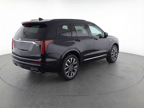 Used 2021 Cadillac XT6 Premium Luxury AWD/4WD image 4