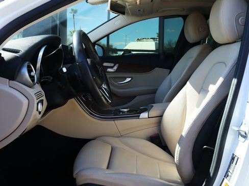 Used 2019 Mercedes-Benz C 300 Sedan w/ Premium Package image 39