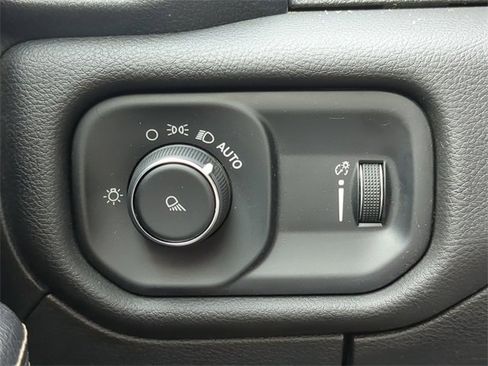 Used 2024 RAM 1500 Laramie image 29