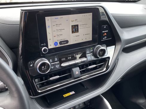 Certified 2025 Toyota Highlander XSE image 30