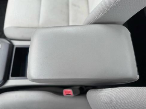 Used 2012 Toyota Camry L image 26