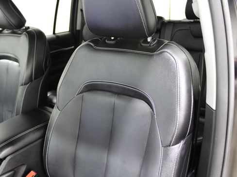 Used 2023 Jeep Grand Cherokee Limited w/ Black Appearance Package image 5