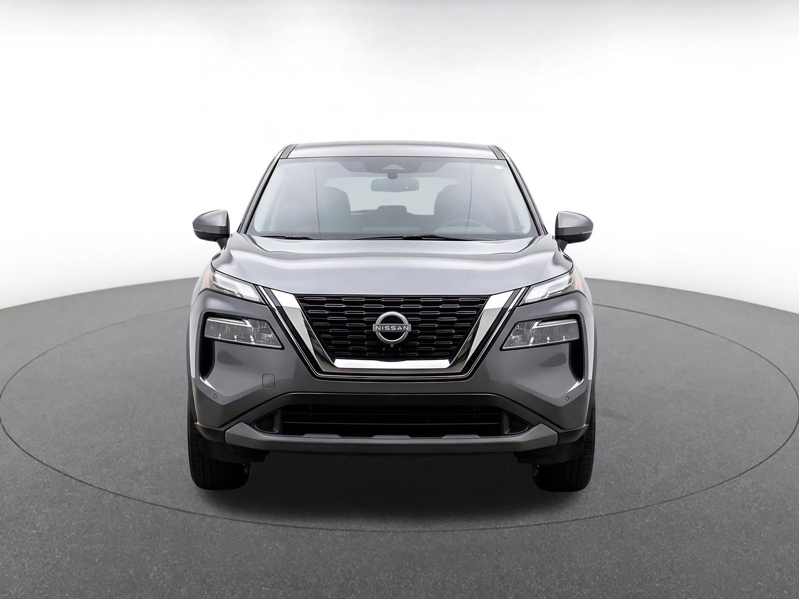 Used 2025 Nissan Rogue SV FWD image 2