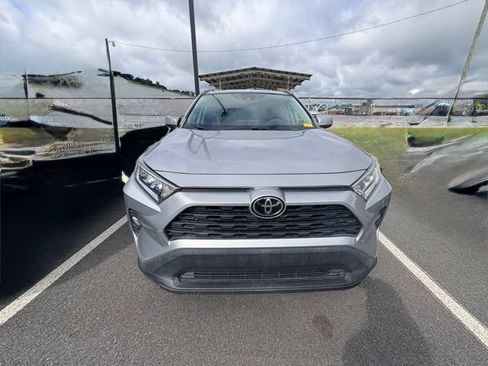 Used 2021 Toyota RAV4 XLE w/ Convenience Package FWD image 9