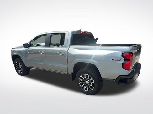 Used 2024 Chevrolet Colorado Z71 w/ Safety Package AWD/4WD image 12