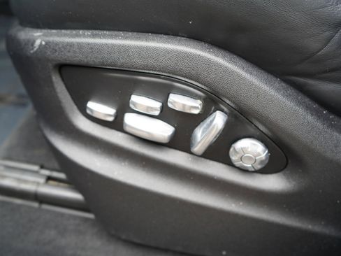 Used 2021 Porsche Cayenne Turbo image 30