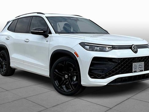 New 2026 Volkswagen Tiguan SE R-Line FWD image 2