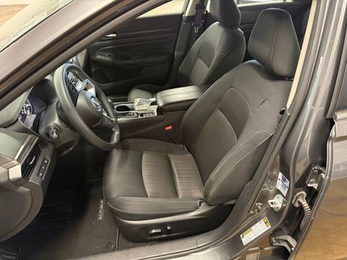 Used 2024 Nissan Altima 2.5 SV image 6