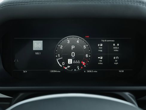 Used 2025 Land Rover Defender 110 S image 19