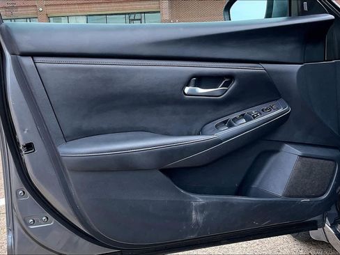 Used 2024 Nissan Sentra SV FWD image 27