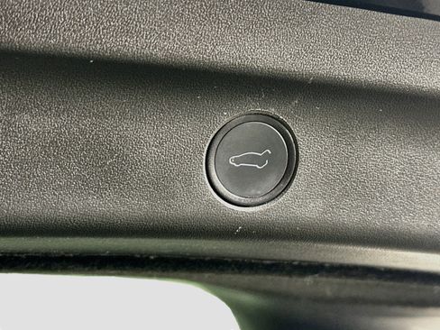 Used 2021 Tesla Model Y Long Range AWD/4WD image 27