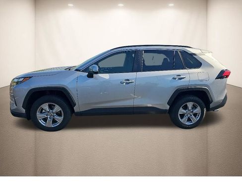 Used 2025 Toyota RAV4 XLE w/ Convenience Package FWD image 2
