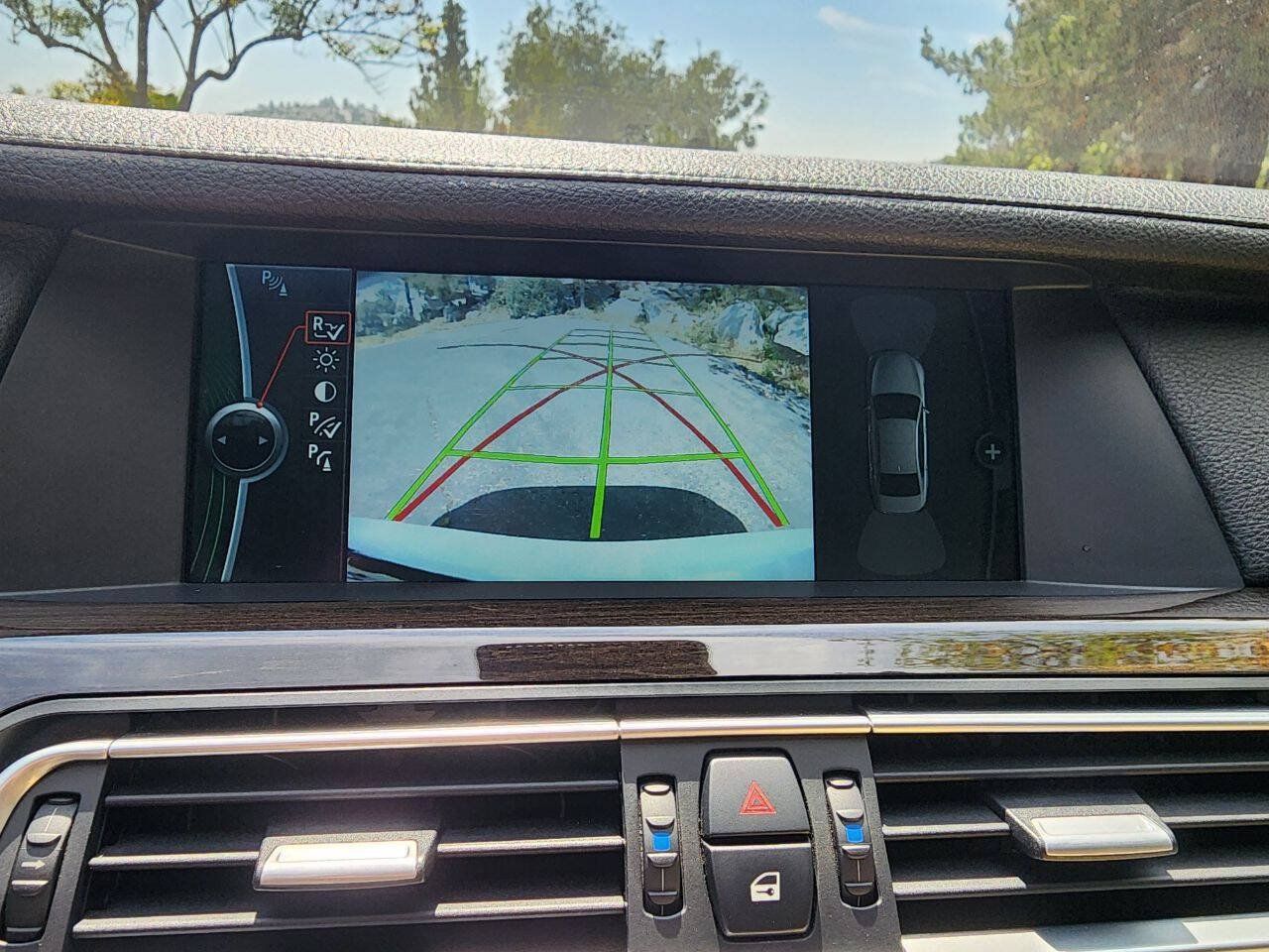 Used 2012 BMW 750Li w/ Driver Assistance Pkg RWD image 37