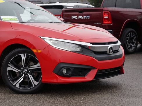Used 2017 Honda Civic Touring image 3