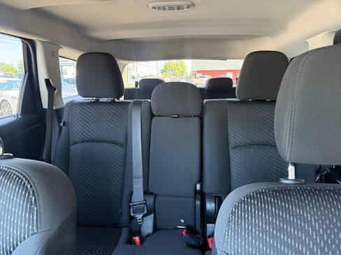 Used 2018 Dodge Journey SE w/ Connectivity Group FWD image 2