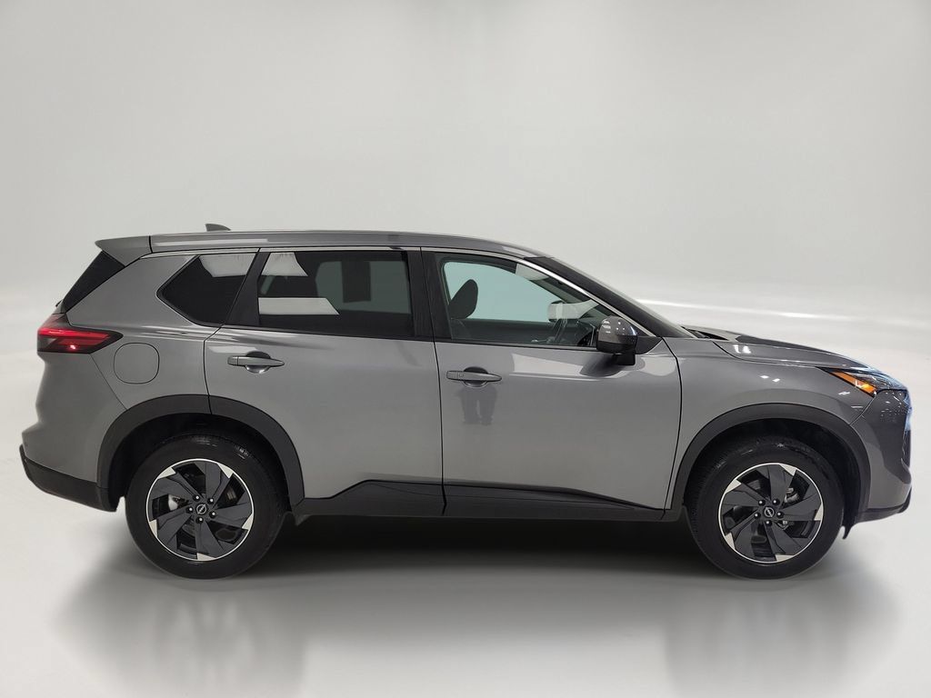 Used 2025 Nissan Rogue SV AWD/4WD image 3
