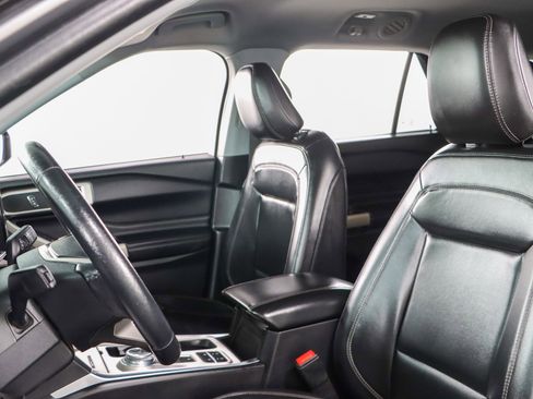 Used 2021 Ford Explorer XLT w/ Equipment Group 202A image 23