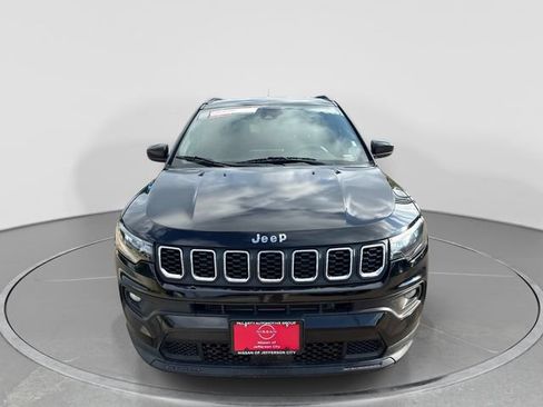 Used 2024 Jeep Compass Latitude AWD/4WD image 2