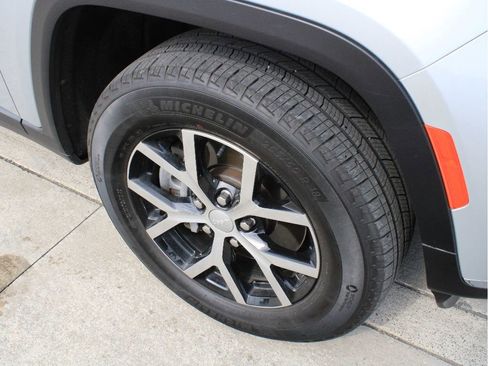Used 2023 Jeep Grand Cherokee L Limited w/ Trailer Tow Group (B) AWD/4WD image 10