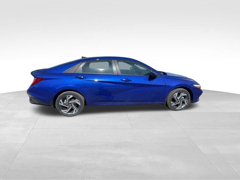 New 2025 Hyundai Elantra SEL image 24