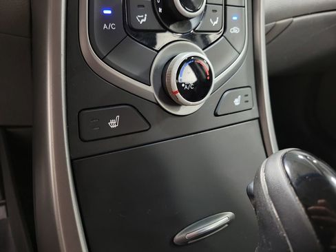 Used 2014 Hyundai Elantra SE w/ Option Group 02 FWD image 16