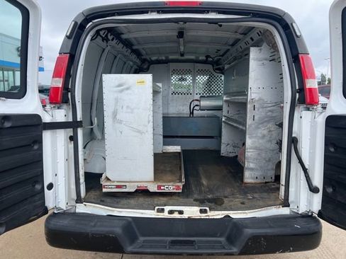 Used 2016 Chevrolet Express 2500 image 21