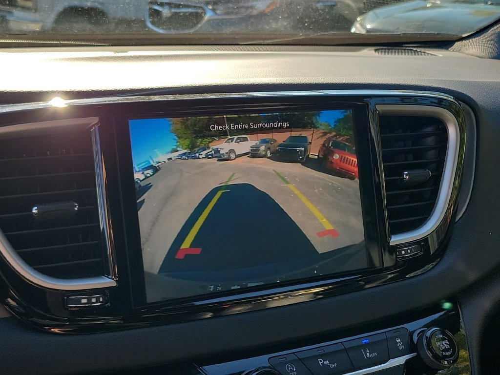 Used 2025 Chrysler Pacifica Select FWD image 32