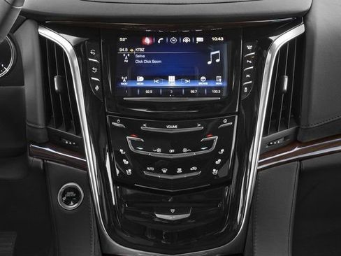 Used 2017 Cadillac Escalade Luxury image 16
