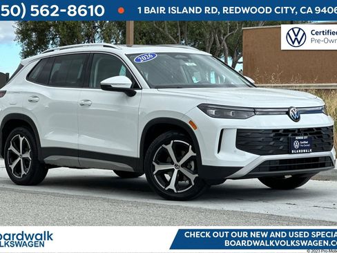 Certified 2026 Volkswagen Tiguan SE w/ Panoramic Sunroof Package FWD image 1